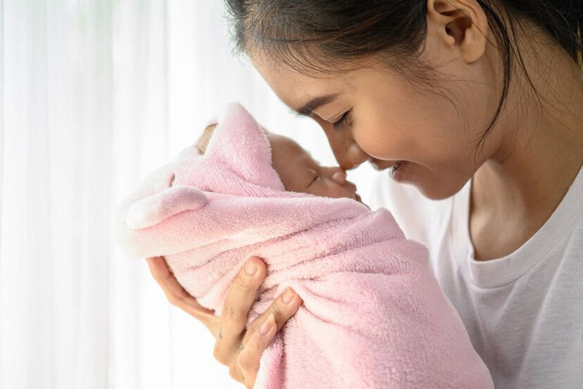 8 Tips Berbusana untuk Ibu Baru: Tampil Percaya Diri dan Stylish