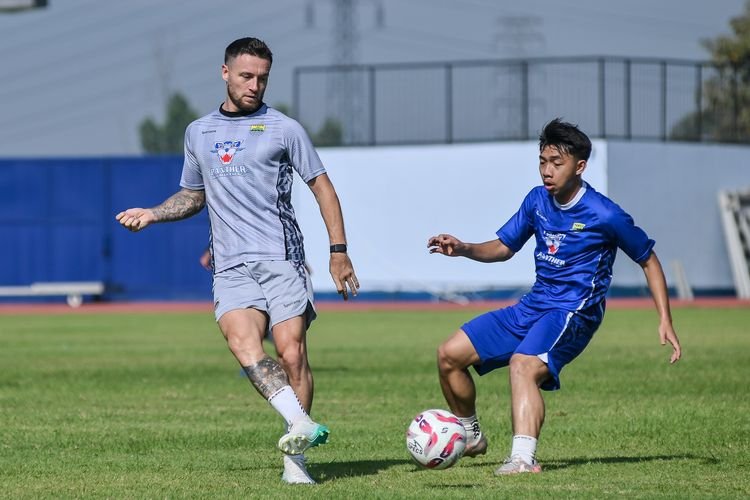 Persib Siapkan Formula Hadapi PSM: Diasah dalam Game Internal