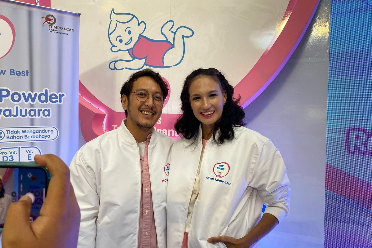 Nadine Chandrawinata dan Dimas Anggara Batasi Anak Main
