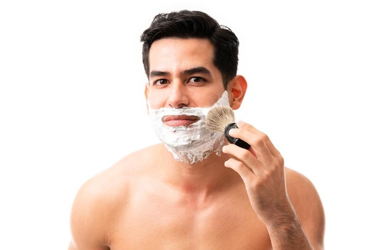Jangan Asal! Ini 3 Cara Mencukur Kumis dan Janggut Sendiri