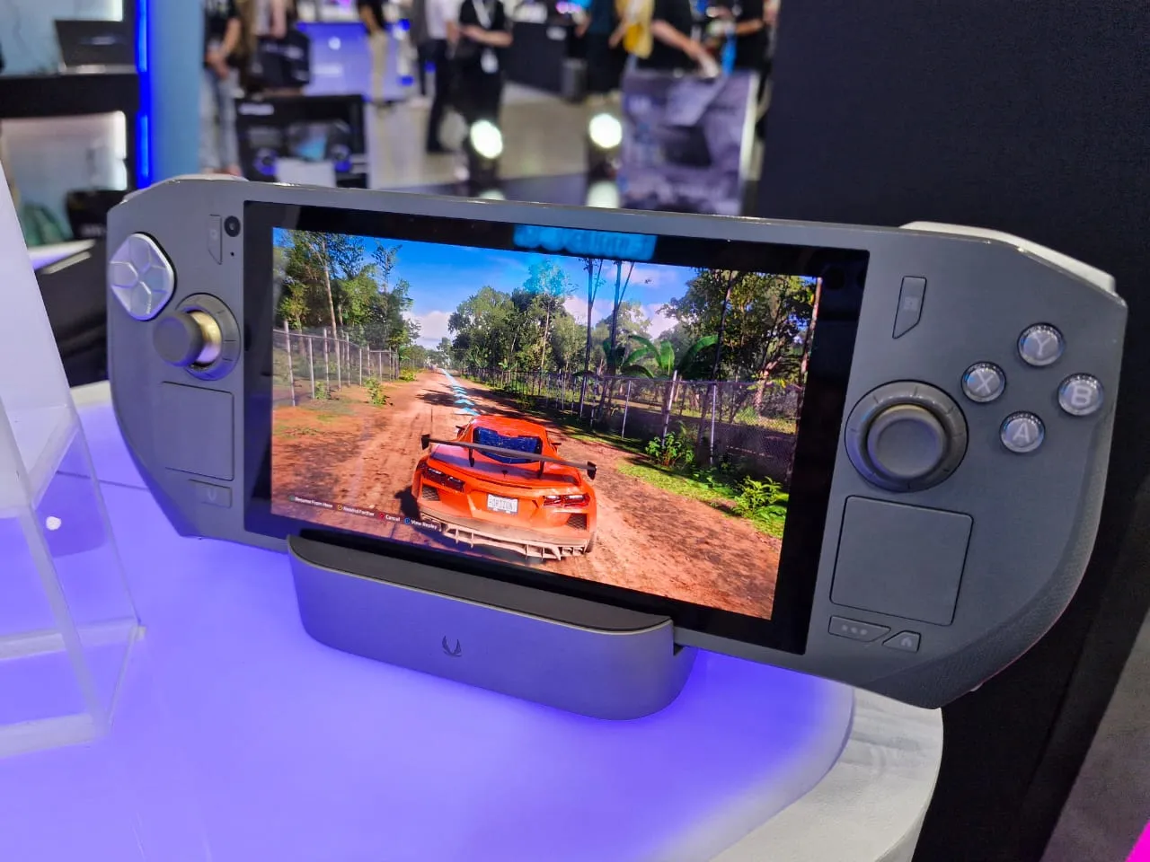 Zotac Zone Konsol Gaming Handheld Terbaru dengan Windows