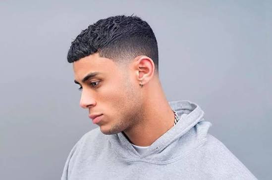 Tren Gaya Rambut Cowok Saat Ini, Dari Taper Rapi sampai Mullet yang Makin Berani